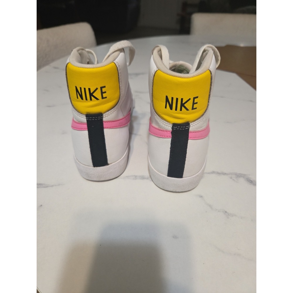 Nike Women's Blazer Mid '77 Vintage 'Pastel' (Style Code: DA4295-100). Women's 7 View 3